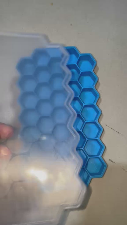 Silicone Ice Cube Tray With Lid – 36-Cube Honeycomb Shape Ice Mold and Freezer Cover (Random Color)